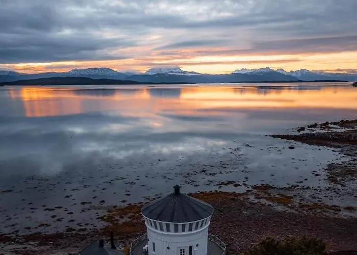 Lodge Norwegian Wild